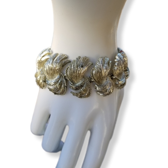 BSK VINTAGE MID CENTURY MODERN  SILVERTONED PANEL CHAIN STATEMENT BRACELET - Picture 1 of 9